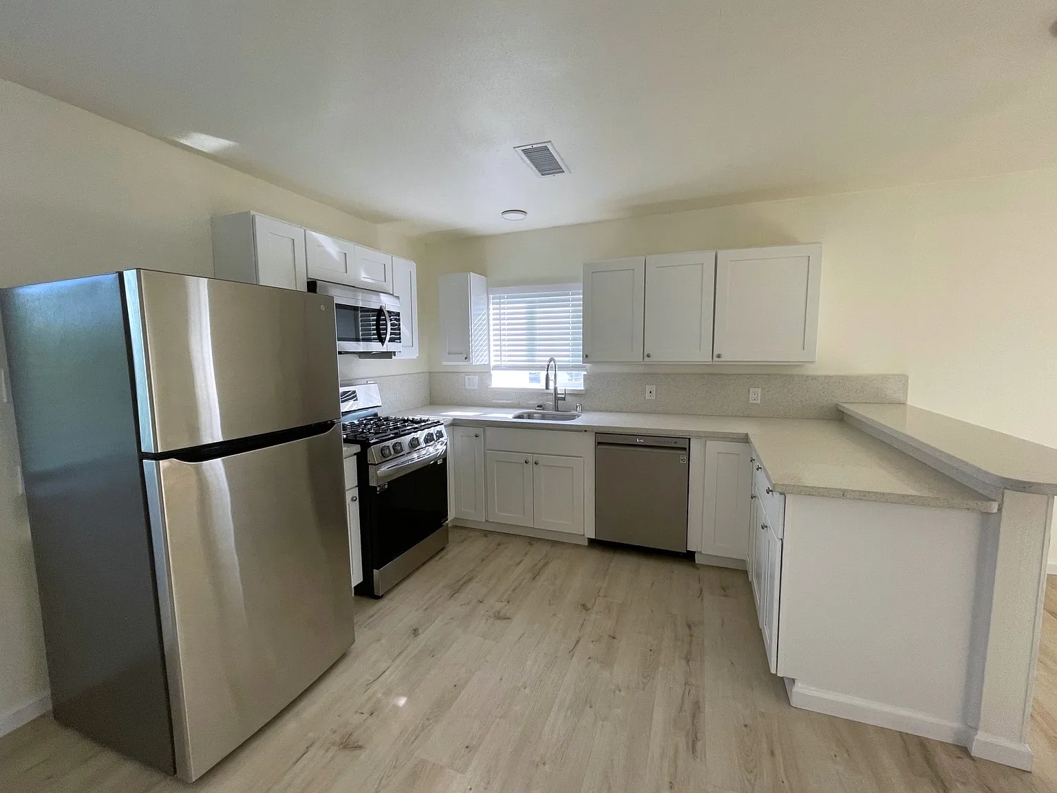 2 bed, 967 sqft, $1,795 — Photo 1