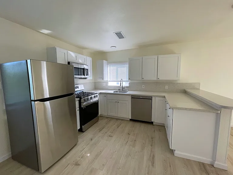 1225 Tulare St #C — Photo 1