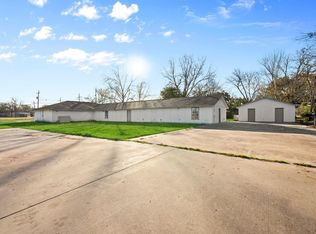 114 Main St, Hull, TX 77564