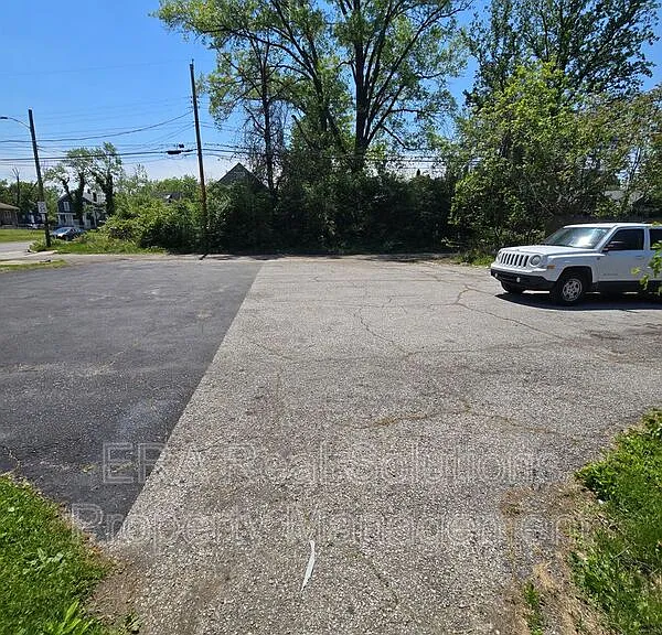 1911 Denune Ave #D — Photo 11