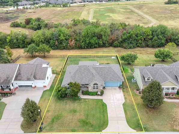 6703 E Summerside Pl, Wichita, KS 67226
