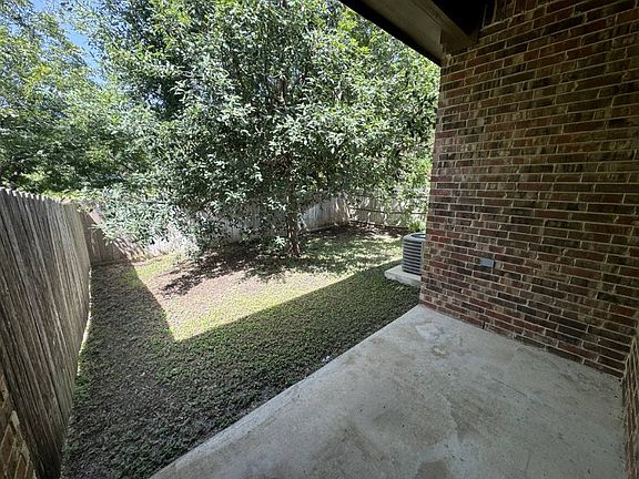 2nd image of 602 Creekside Cir