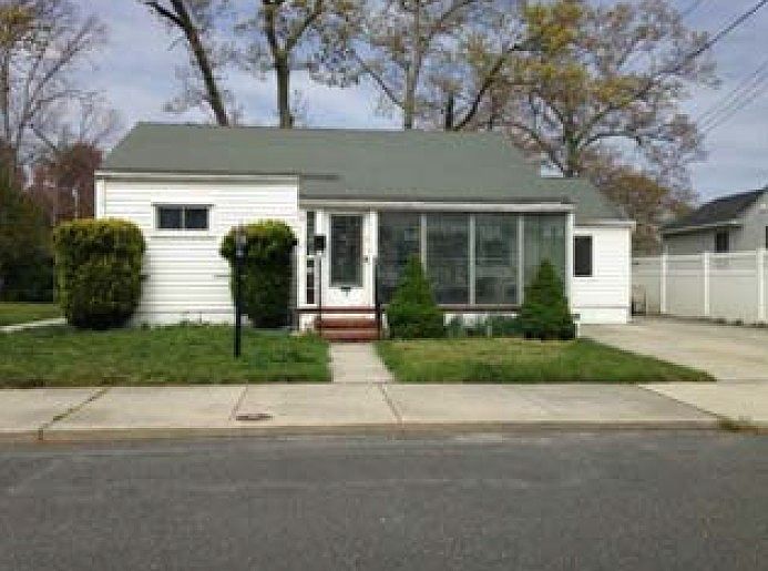2nd image of 18 Locust Dr