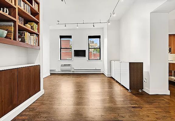 3rd image of 23 Waverly Pl #6BC