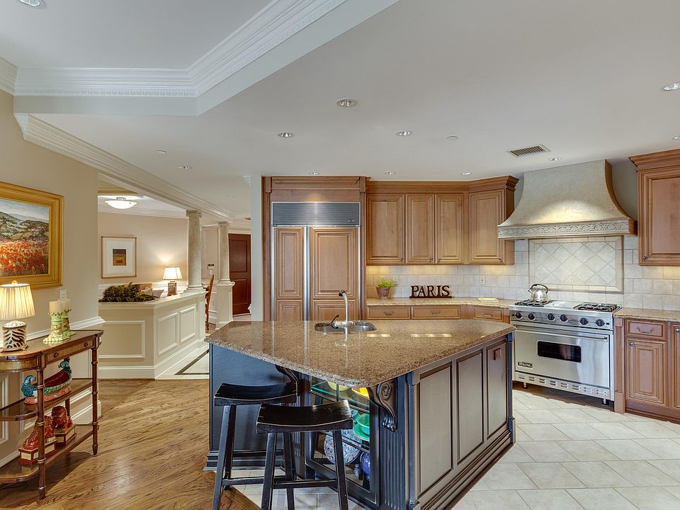 1st image of 1201 N Nash St APT 305
