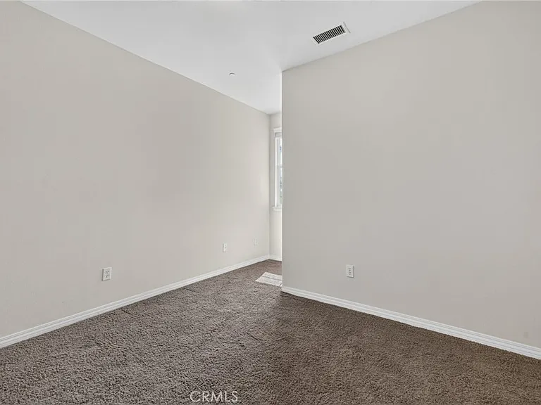 1654 Heywood St — Photo 26