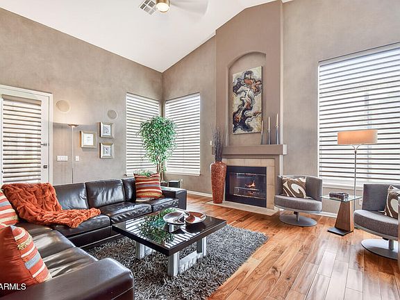 5th image of 1047 W ARMSTRONG Way