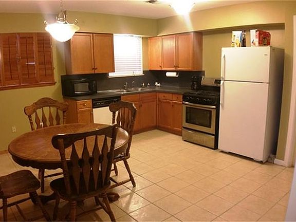 5th image of 1215 Glenmore Dr