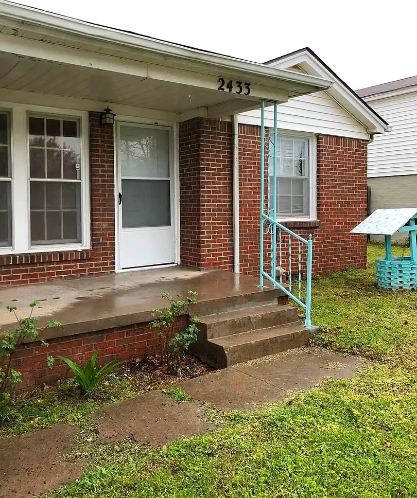 2 bed, 909 sqft, $1,200 — Photo 1