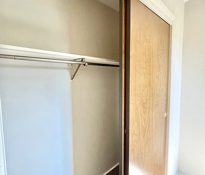 Oak Manor Dr — Photo 34