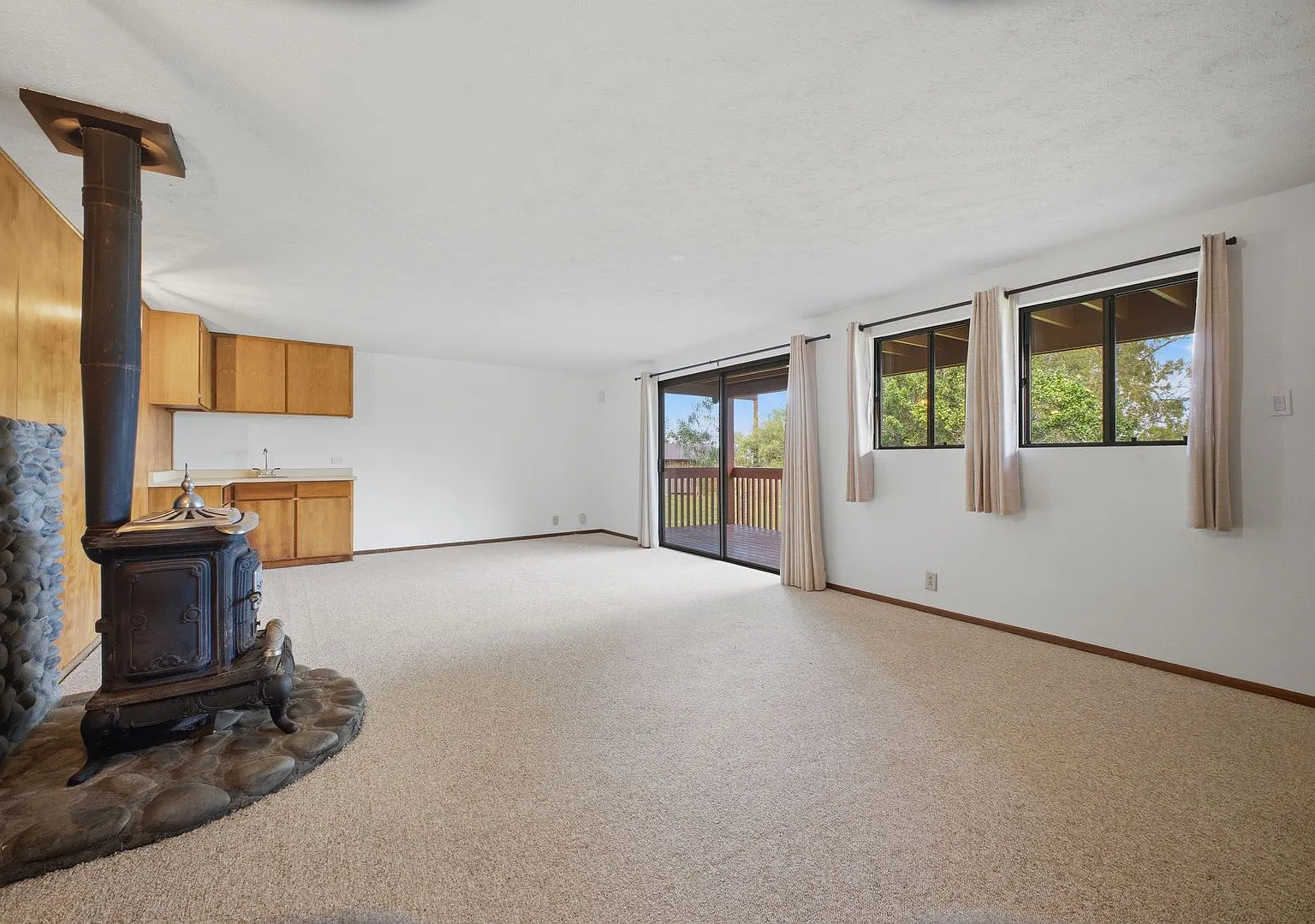 Spacious 4-Bedroom, 4-Bath Home for Rent in Makawao — Photo 3