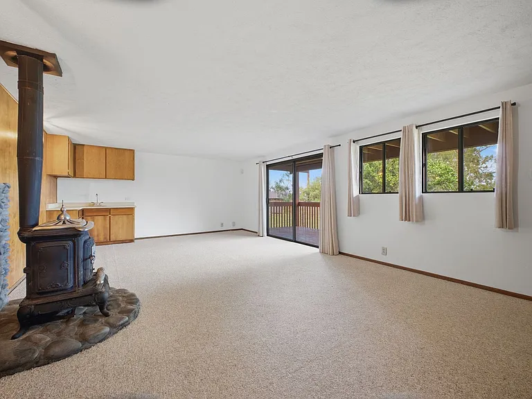 1015 Piiholo Rd — Photo 3