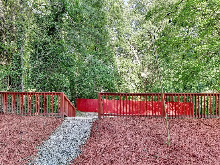 175 Burbank Dr NW #B — Photo 42