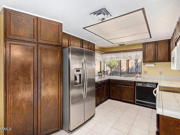 4th image of 10419 N 46TH Avenue