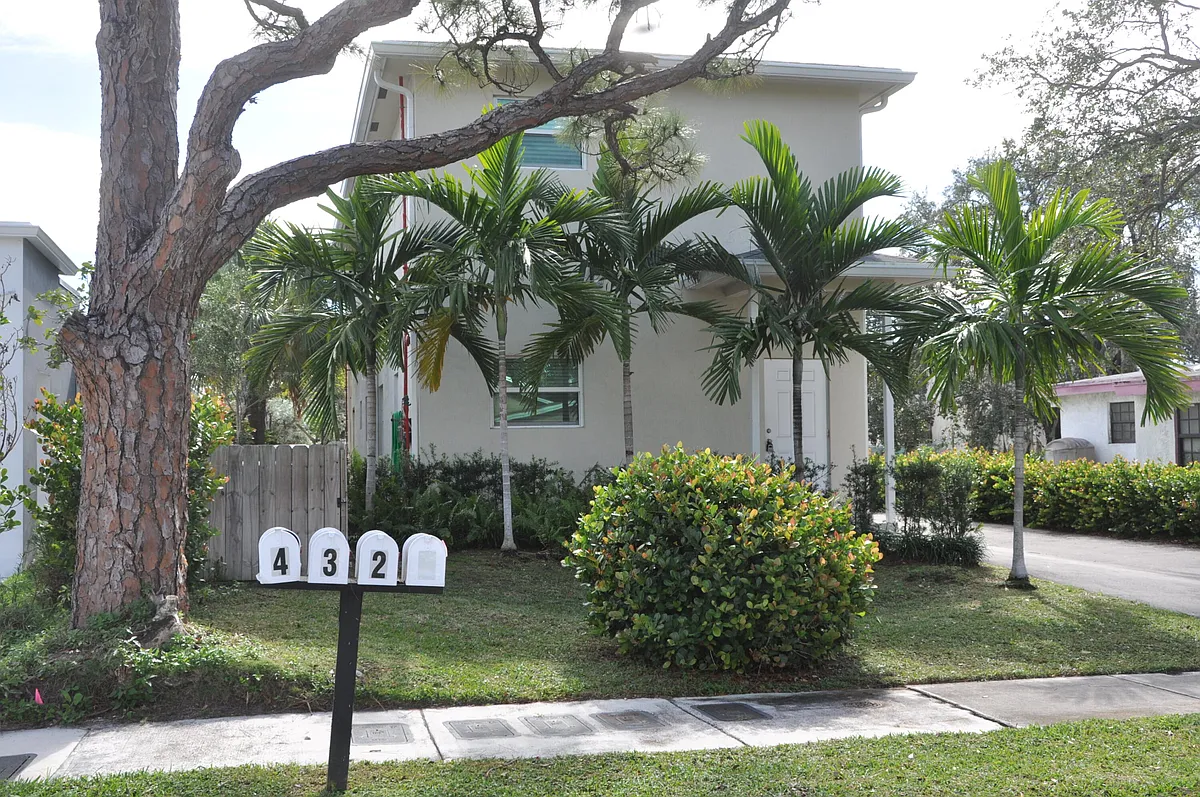 Building Photo - 1216 NW 6th Ct #3