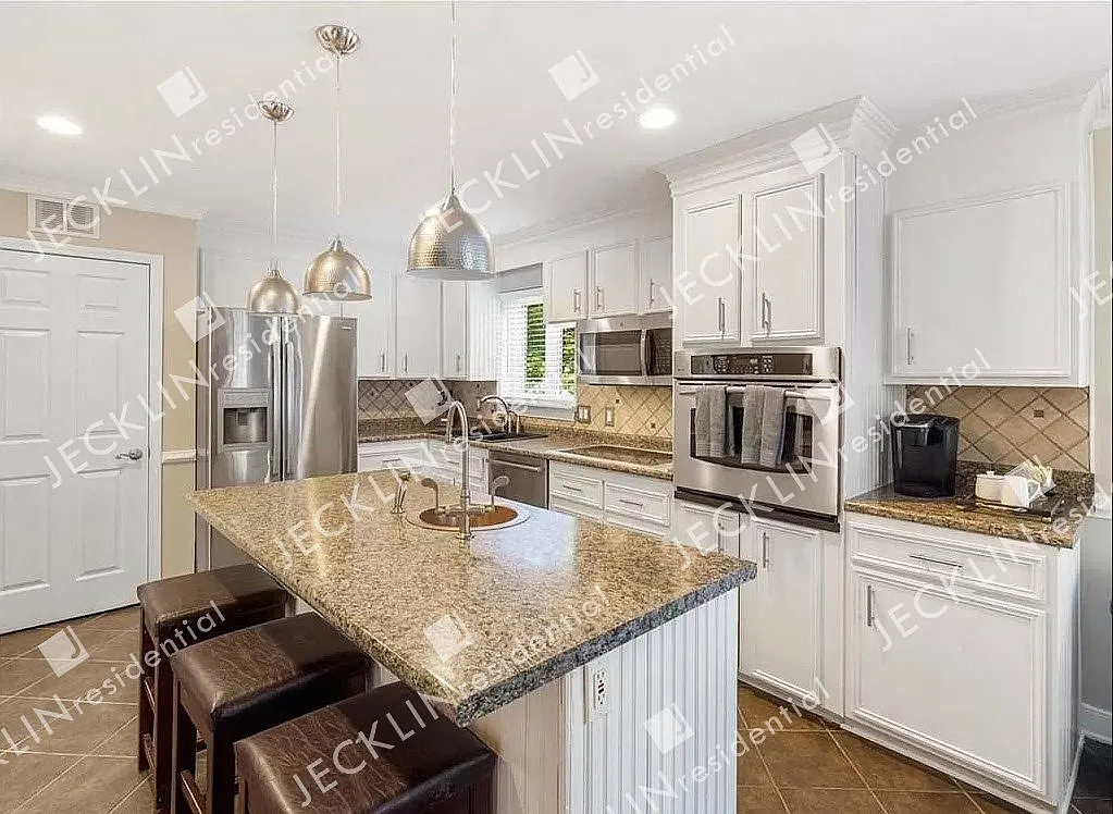 8410 Freestone Ave — Photo 3
