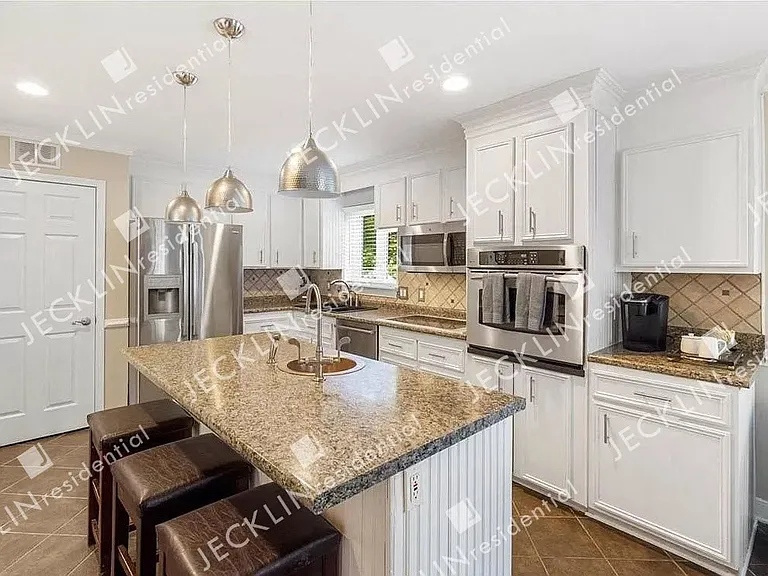8410 Freestone Ave — Photo 3