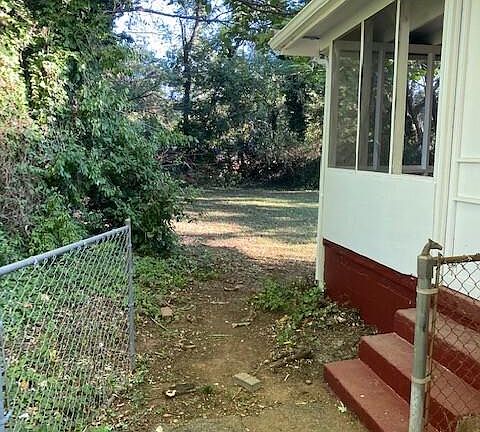 4th image of 943 Sherwood Cir