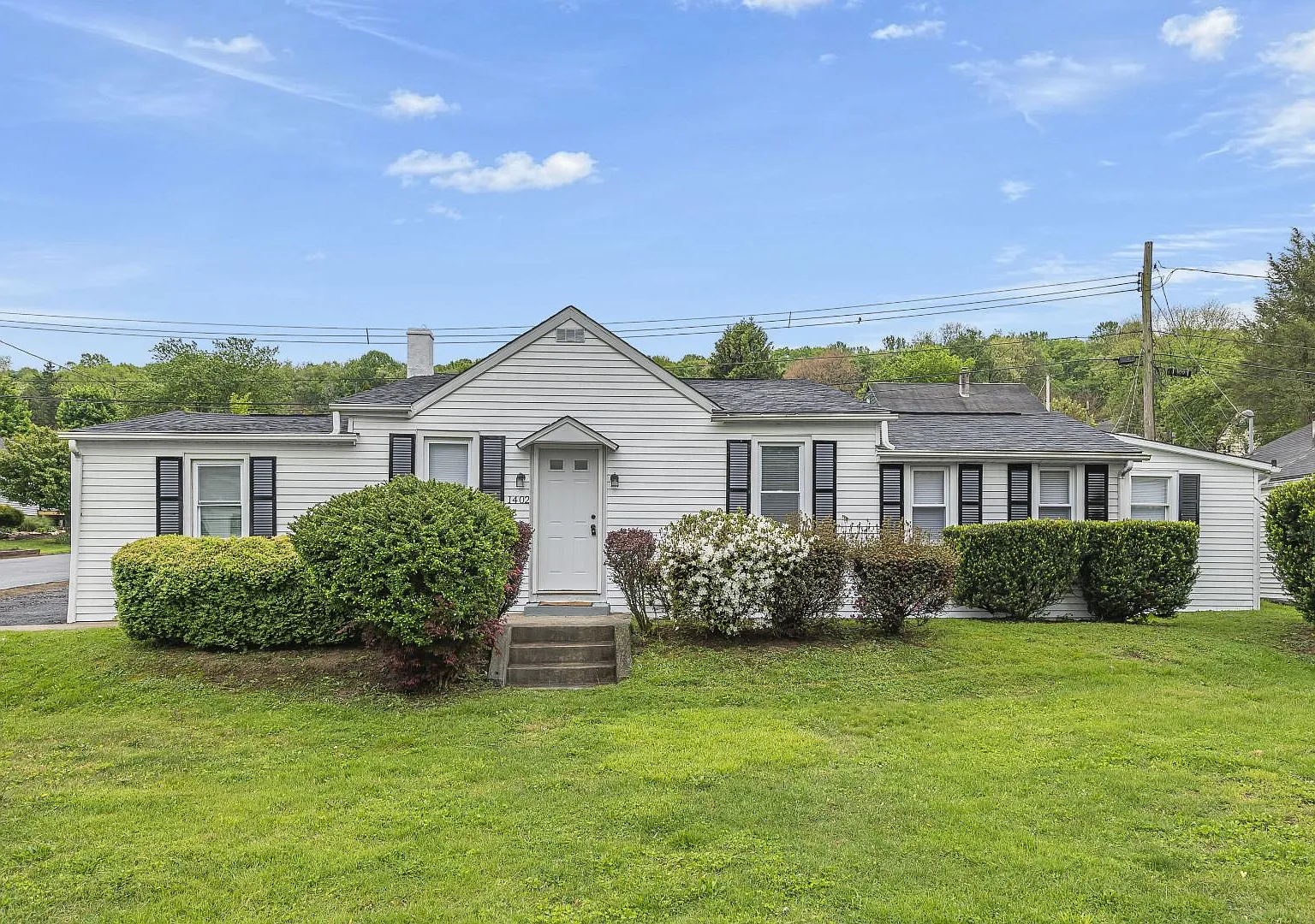 1402 Valley Rd — Photo 2