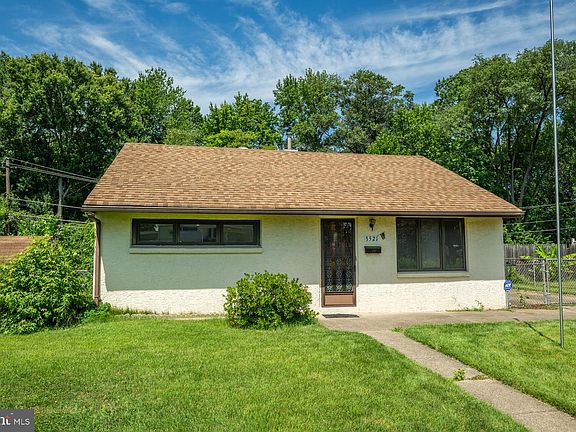 2nd image of 3521 Rockview Dr