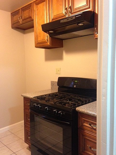 Kitchen (stove & fridge inc.)