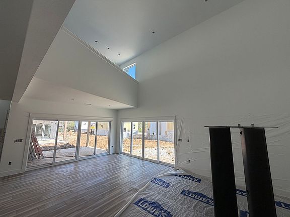 3rd image of 904 N Sang Ave