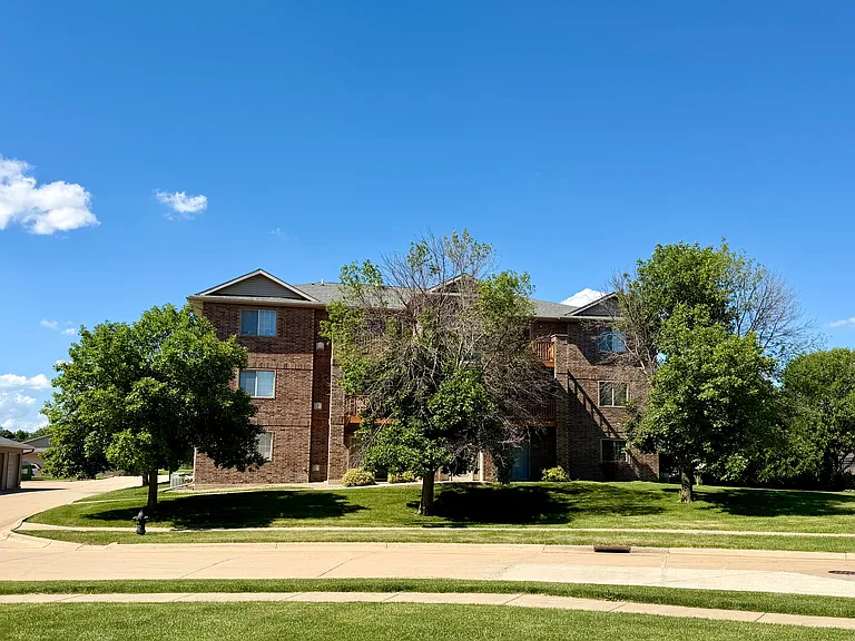 600 Colton Cir NE — Photo 1