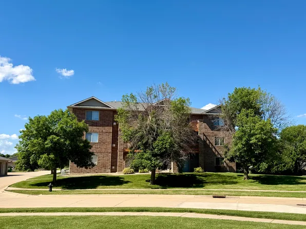 600 Colton Cir NE, Cedar Rapids, IA 52402