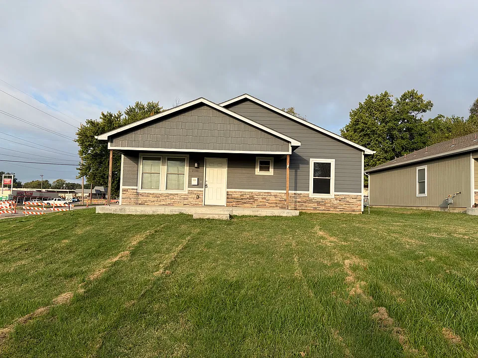 2081 SW Buchanan St
