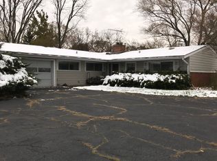 1070 Winwood Dr, Lake Forest, IL 60045