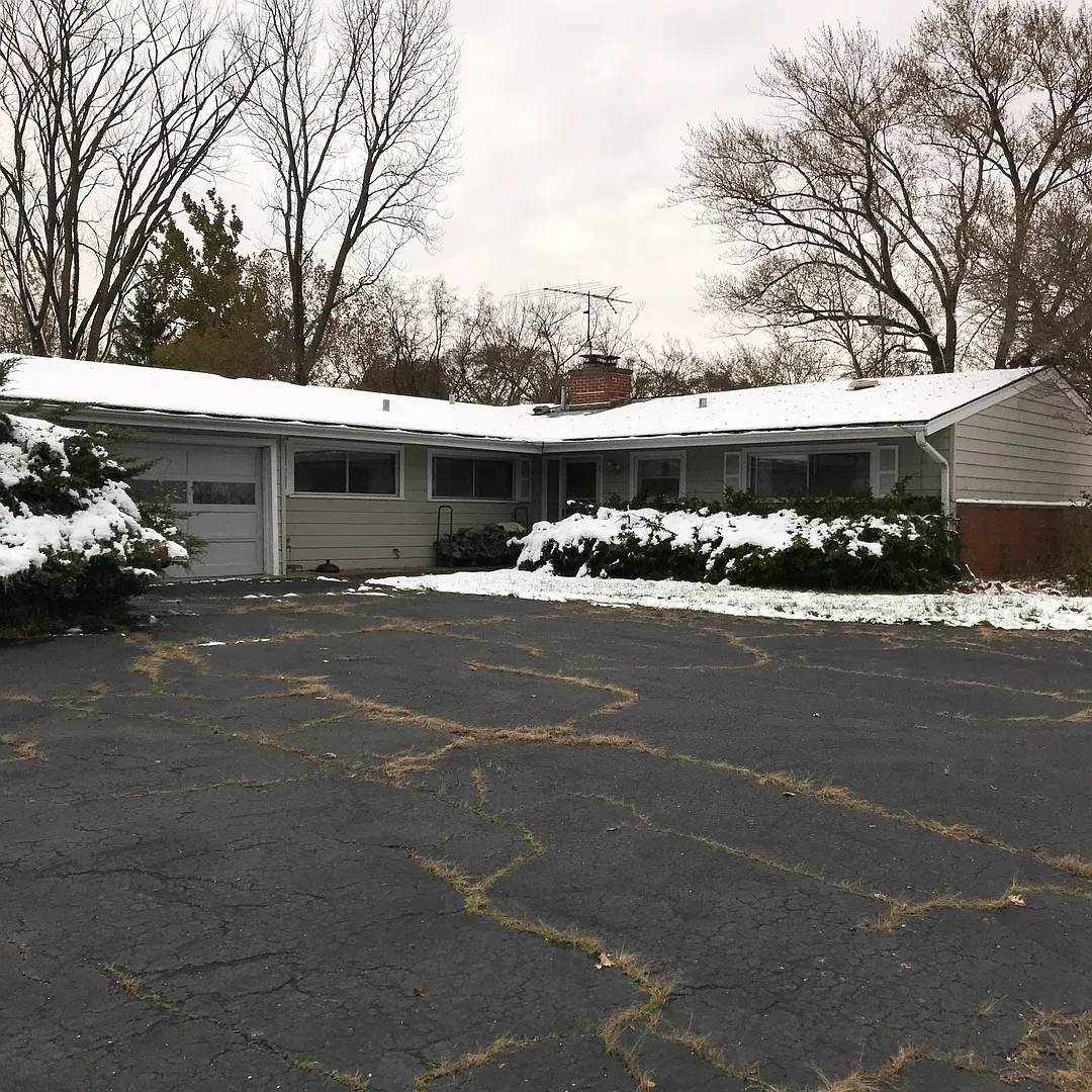 1070 Winwood Dr photo 1