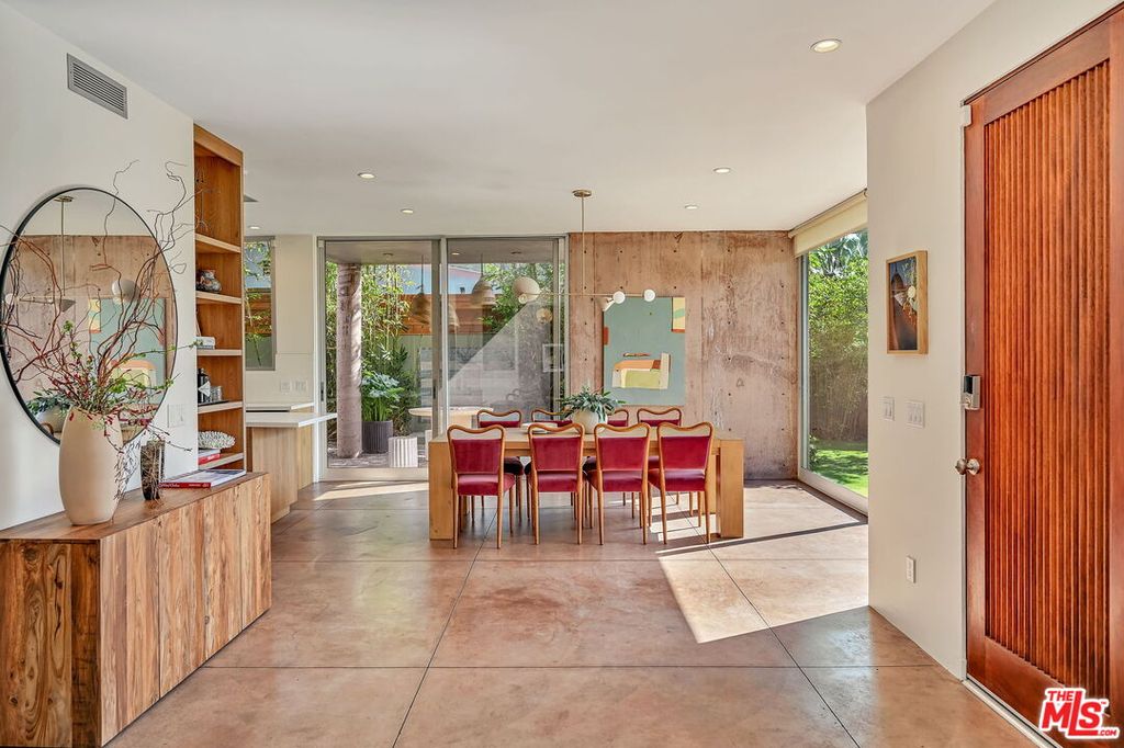 Apartment in Los Angeles, Venice - View 2