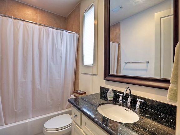 4th image of 1409 Rosewood St