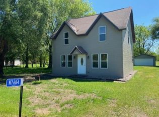 N7684 2nd St, Eland, WI 54427