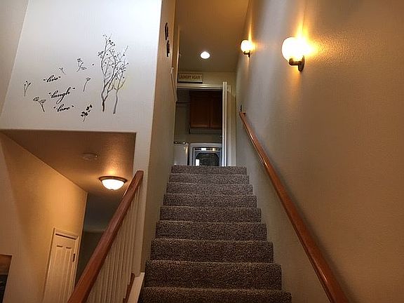 2nd image of 1208 Yorktown Ln