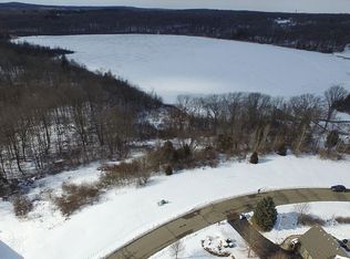 5960 Nottingham Point, Brighton, MI 48116