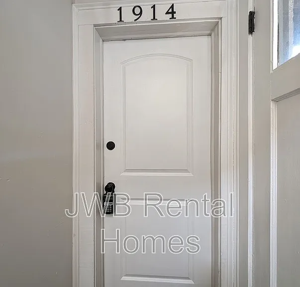 1914 Silver St — Photo 2