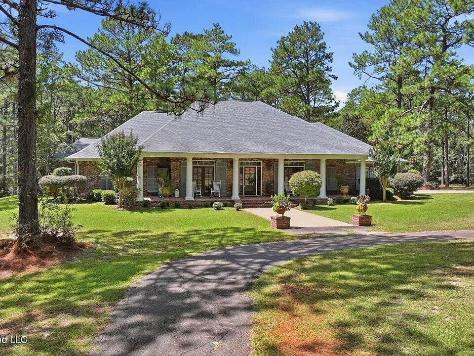 1st image of 263 Pine Ln