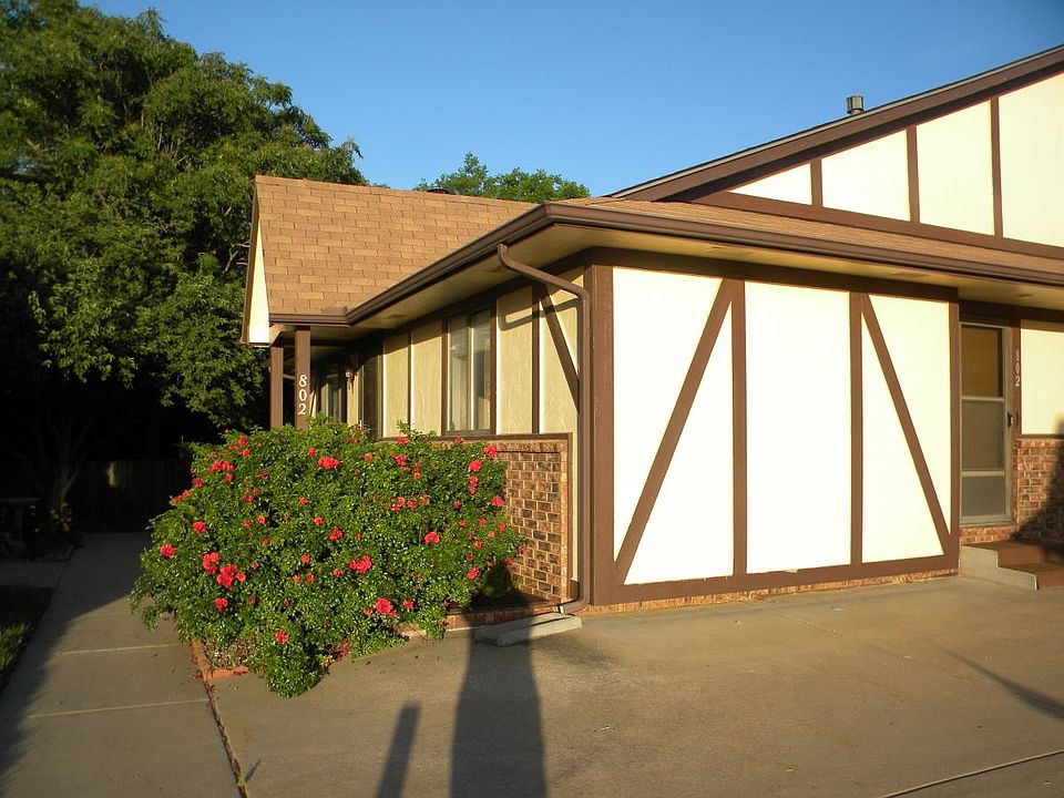 Front exterior with beautiful rose bush!