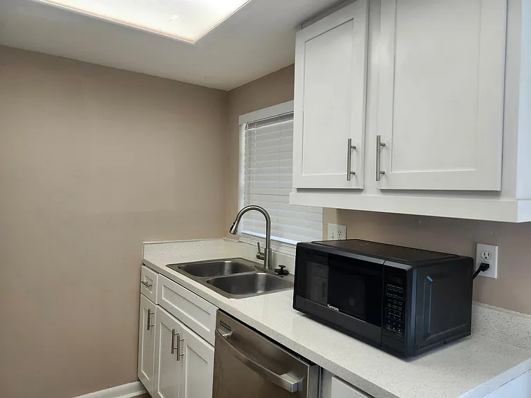 19136 Miami Blvd — Photo 11