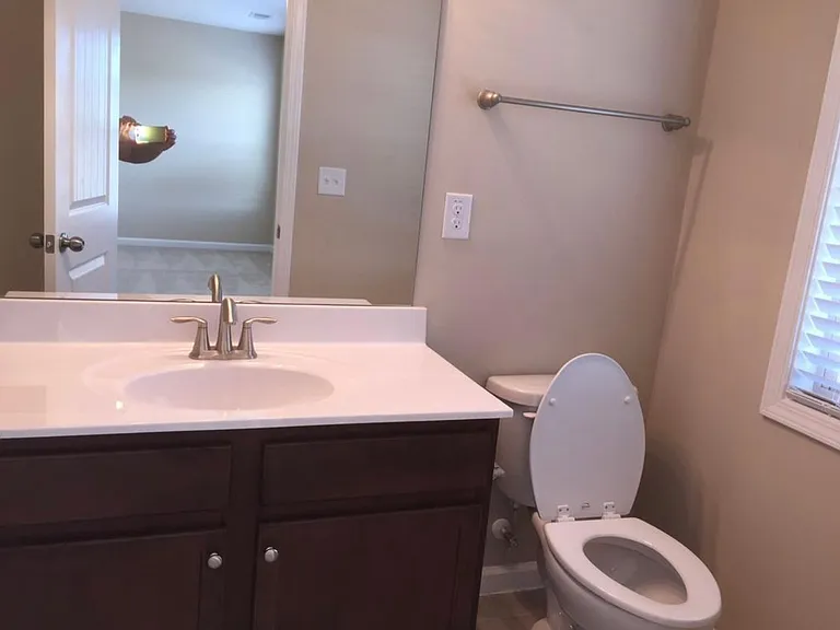 631 Greencrest Ln — Photo 15
