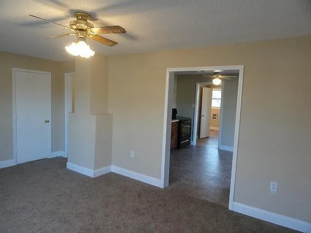 3 bed, 1.0 bath, 945 sqft, $1,175 — Photo 2