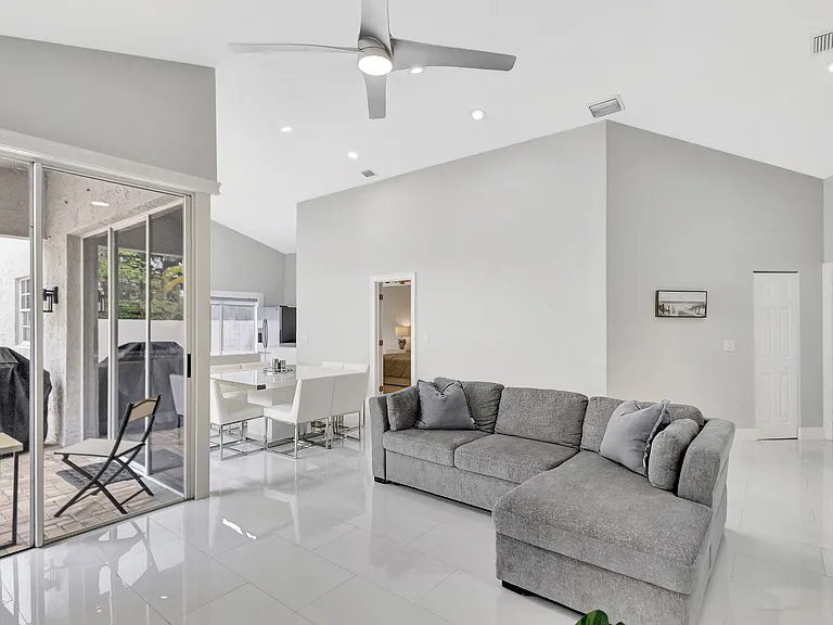 7 Wyndham Ln — Photo 12
