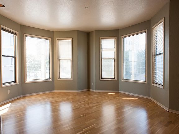 2nd image of 2204 Hyde St