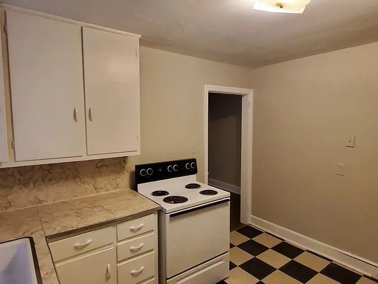 2807 Spring Garden St — Photo 6