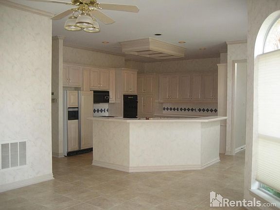 5th image of 4528 Waterford Dr