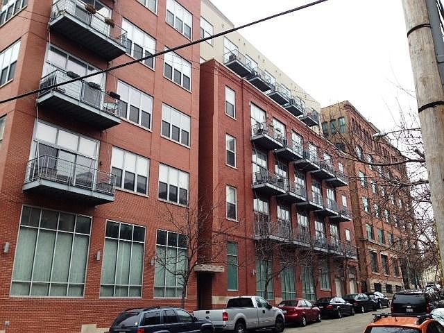 1st image of 824 W Superior St Unit 302