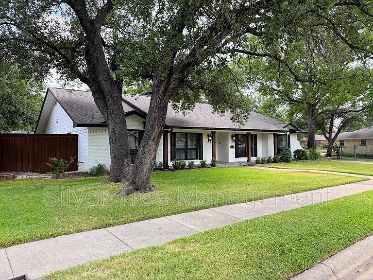1710 Dickerson Dr — Photo 2
