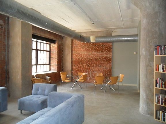 4th image of 1627-1629 Locust St #803