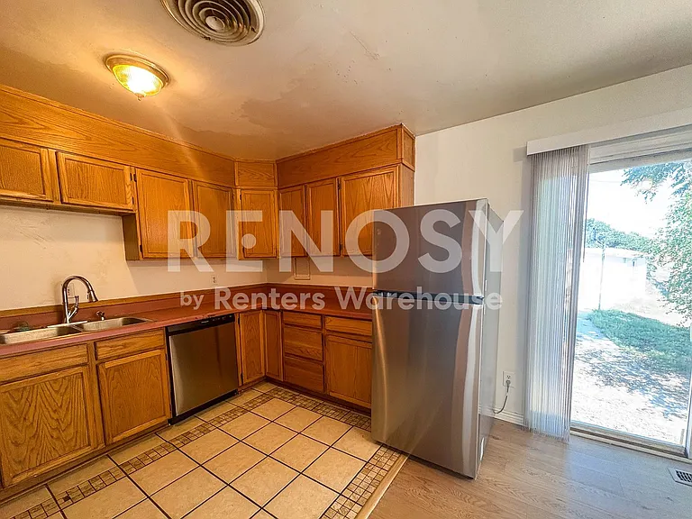 327 Leona Dr — Photo 9